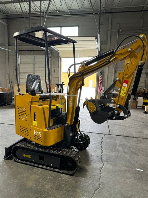 AGT 1.5 Ton 13.5HP Mini & Small Excavator, With Pilot System 